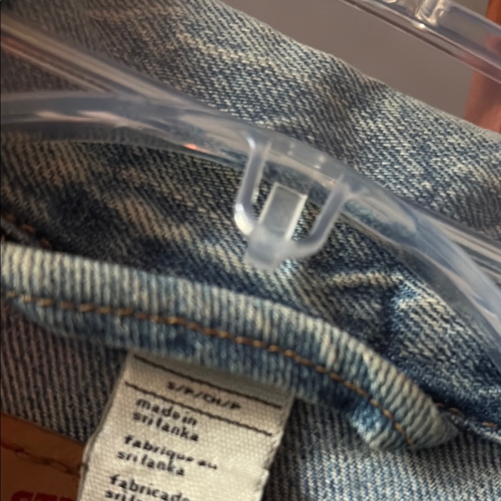 Levi's Classic Denim Slightly Distressed Women's Jacket - Picture 3 of 11